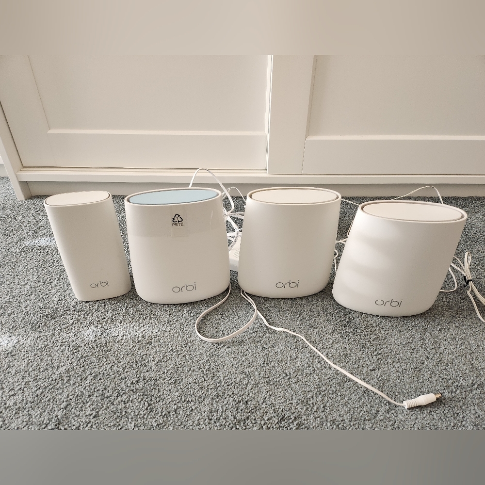 NETGEAR Orbi Tri-band Whole Home Mesh WiFi System